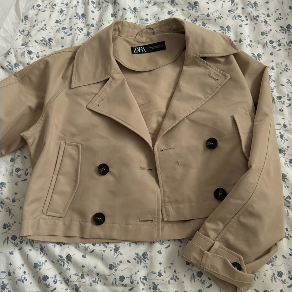 Zara cropped trench coat size xs.